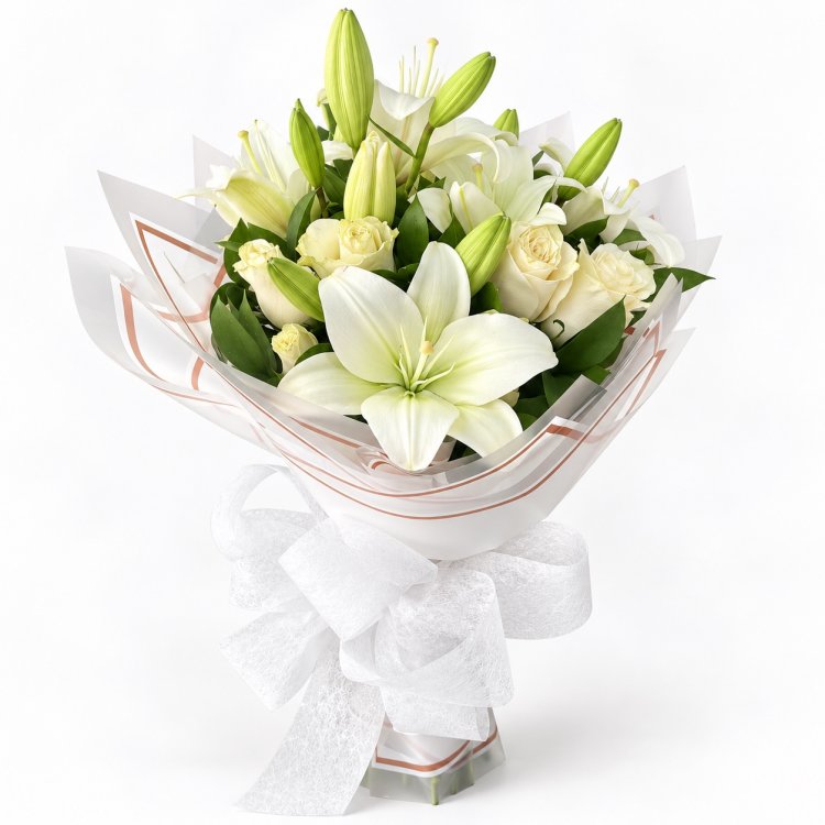 Bouquet con 12 Rosas y Lirios Blancos