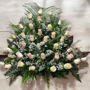 Dise&ntilde;o Floral F&uacute;nebre con Rosas