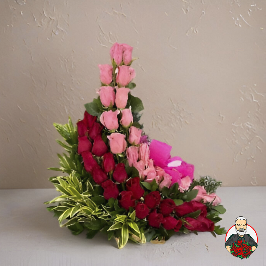 Arreglo Floral con Rosas Rosadas y Rojas