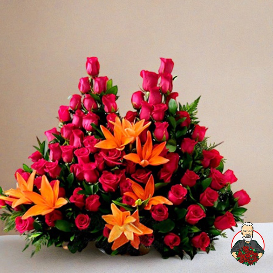 Arreglo Floral con Rosas y Lirios
