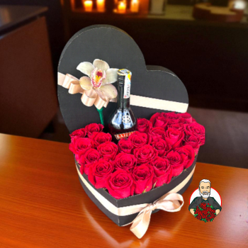 Arreglo en Coraz&oacute;n con Rosas y Baileys