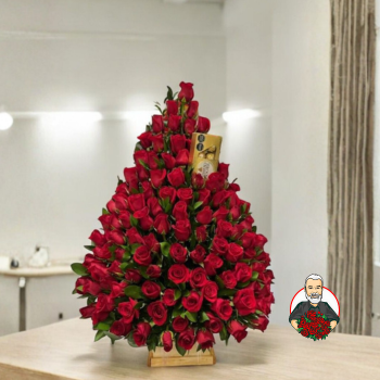 Dise&ntilde;o Floral Piramidal con Rosas y Chocolates