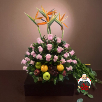 Dise&ntilde;o Floral con Rosas, Aves del Para&iacute;so y Frutas