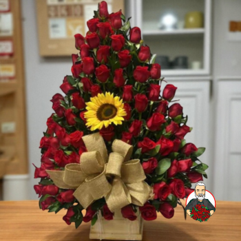 Dise&ntilde;o Floral con Rosas y Girasol