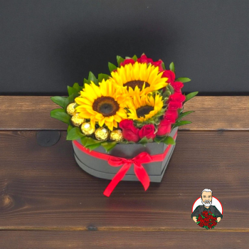 Arreglo en Coraz&oacute;n con Rosas, Girasoles y Chocolates