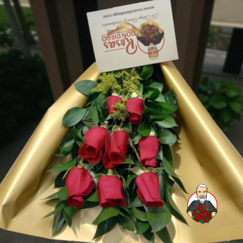 Ramillete con 8 Rosas Rojas